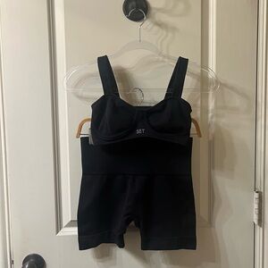 Set Active Sportbody, bra AND shorts, both size Medium